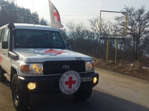 BQXK-nin daha 4 maşını Xankəndidən Laçına keçdi