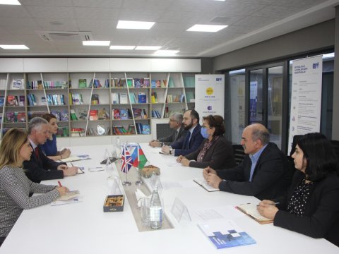 Məleykə Abbaszadə Britaniya səfiri ilə görüşdü