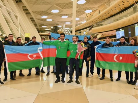 Dünya Kubokunun qalibi olan komandamız Vətənə qayıtdı - FOTOLAR