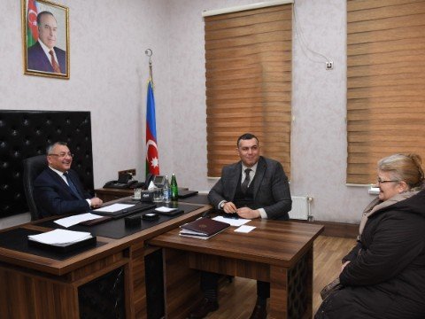 Rövşən Rzayev müraciətləri dinlədi