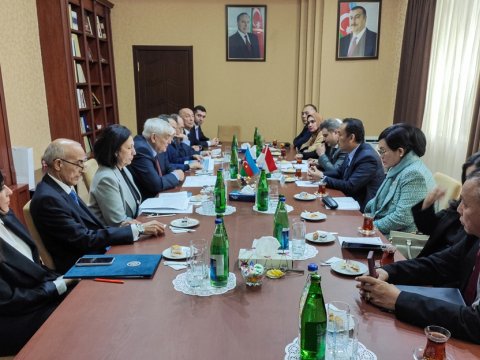 İndoneziya parlamentinin üzvləri ADU-da