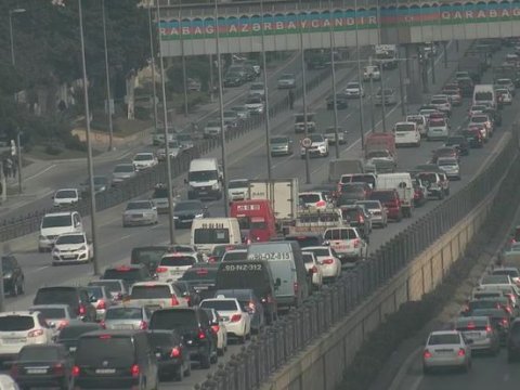 Bakıda qəza tıxaca səbəb oldu - FOTO