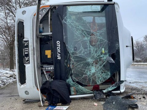 Cənazə maşını aşdı, 16 nəfər xəsarət aldı