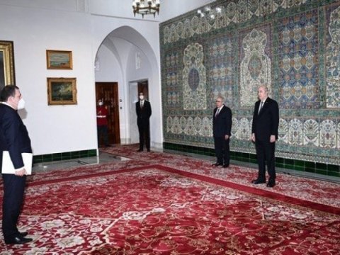 Səfirimiz etimadnaməsini Əlcəzair Prezidentinə təqdim etdi