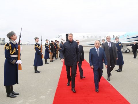 Rumıniya Prezidenti Azərbaycana gəldi - FOTO