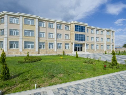 Müəllimlərlə direktor arasında mübahisə - Nazir məktəbə gəldi