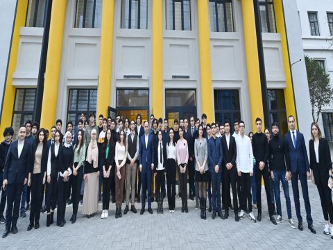 Emin Əmrullayev gəncləri görüşə topladı - FOTOLAR