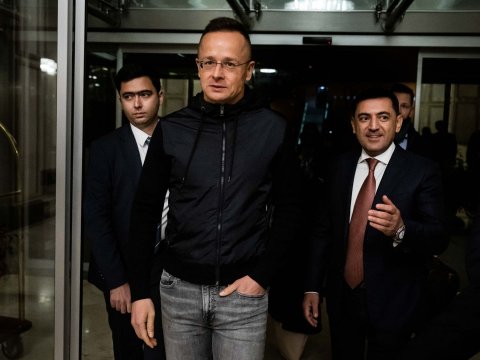 Macarıstanın XİN rəhbəri Azərbaycana gəldi