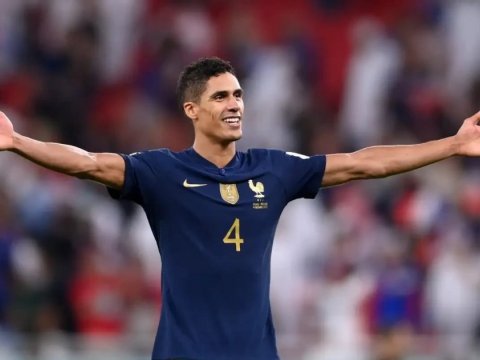 Məşhur futbolçu millidən ayrıldı