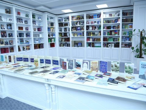 Kamal Abdullanın kitabının təqdimatı keçirilib - FOTOLAR