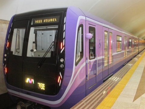 Metroda yeni qatar xəttə buraxıldı