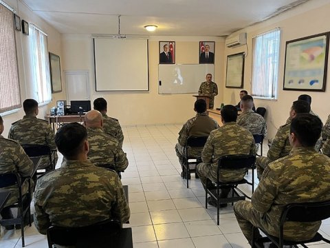 PUA kursunu bitirən hərbçilərə sertifikatlar verildi