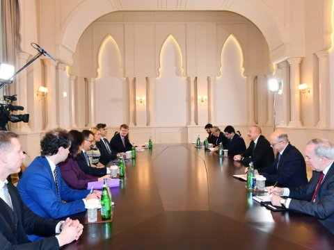 İlham Əliyev Avropa İttifaqının komissarını qəbul etdi