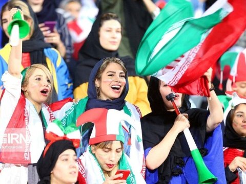 İranda qadınlar yenidən futbol stadionlarına buraxılacaq