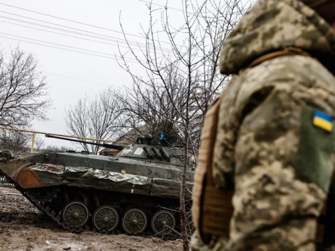 Ukraynada ön cəbhədə xidmət edən hərbçilərin maaşı artırıldı