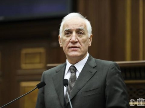 Daha bir əcnəbi Ermənistan prezidentini məhkəməyə verib