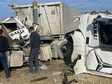 Bakı-Quba yolunda yük maşınları toqquşdu