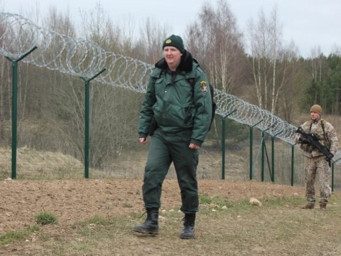 Latviya-Belarus sərhədində 36 km-lik hasar tikilib