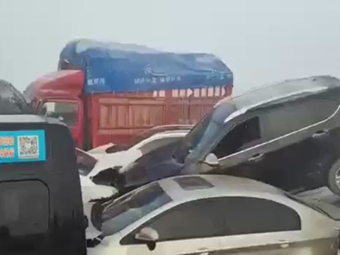 Çində 49 maşın toqquşdu - 16 ölü, 65 yaralı