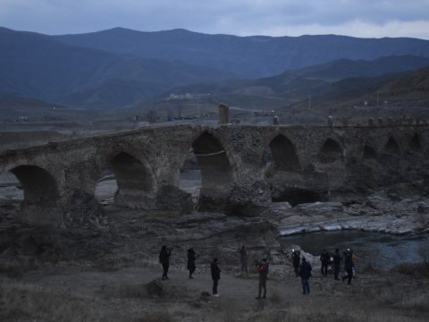 Beynəlxalq səyyahlar Xudafərin körpüsündə