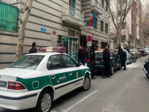 Terrorçu iki dəfə səfirliyin qarşısından keçib, polis mane olmayıb - XİN