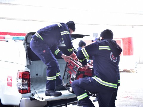 Gürcüstan Türkiyəyə 60 xilasedici göndərdi