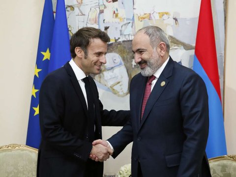 Paşinyanla Makron arasında Laçın yolu müzakirəsi