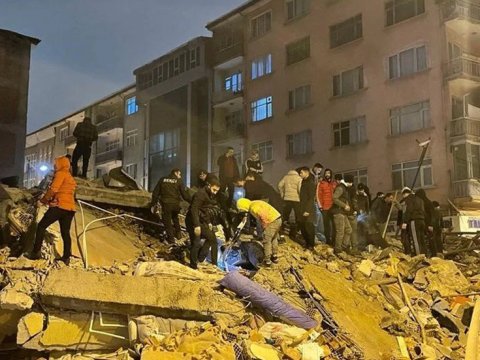 Azərbaycanlı tələbələr dağıntılar altından çıxarılıb? - YENİLƏNİB