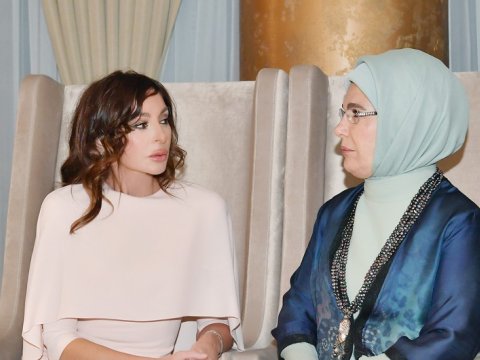 Əminə Ərdoğan Mehriban Əliyevaya təşəkkür etdi