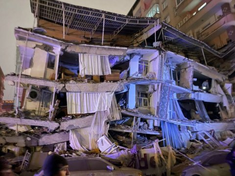 65 ölkədən 2660 xilasedici zəlzələ bölgəsində çalışır