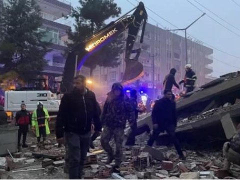 Həkimlərimiz zəlzələdən zərərçəkənlərə yardım göstərəcək