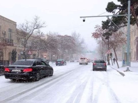 Bakıda sulu qar yağacaq - Yollar buz bağlayacaq