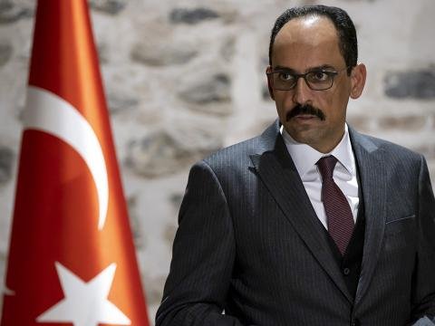 Ərdoğanın sözçüsündən “Charlie Hebdo”ya sərt cavab: “Nifrətinizdə boğulun”