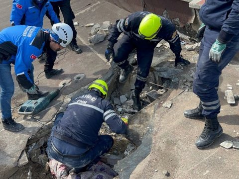 Xilasedicilərimiz 16 nəfəri dağıntılar altından sağ çıxarıb