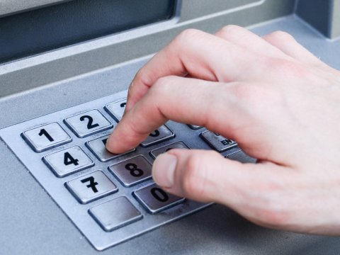 Bank kartlarından oğurluq edən şəxs saxlanıldı