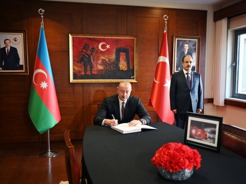 Prezident Türkiyə səfirliyinə getdi, matəm kitabına ürək sözlərini yazdı