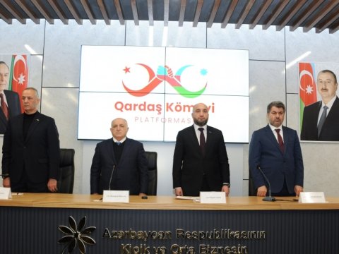 Bakıda Türkiyəyə yardım kampaniyasının təşkilatçısı təqdimat etdi