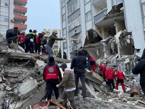 Zəlzələ bölgəsində 25 azərbaycanlının axtarışı aparılır - SƏFİR