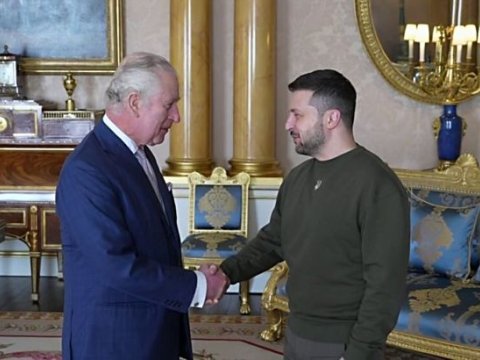 Zelenski Britaniya kralı ilə görüşdü