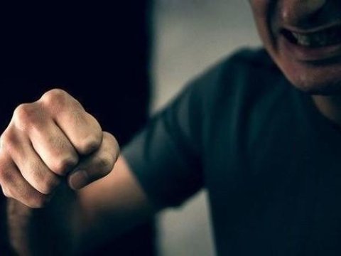 Bayram günü atasını döyüb öldürdü - TƏFƏRRÜAT