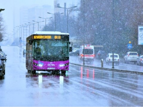 Sabah Bakıda qar yağacaq - Yollar buz bağlayacaq