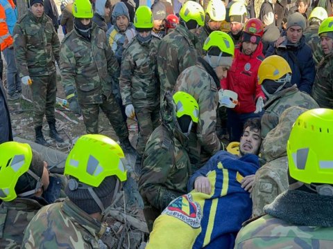 Xilasedicilərimiz 44 nəfəri dağıntılar altından sağ çıxardı - VİDEO