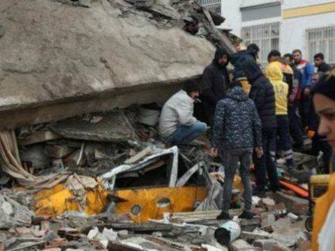 Türkiyədəki zəlzələdə 3 iranlı futbolçu ÖLÜB
