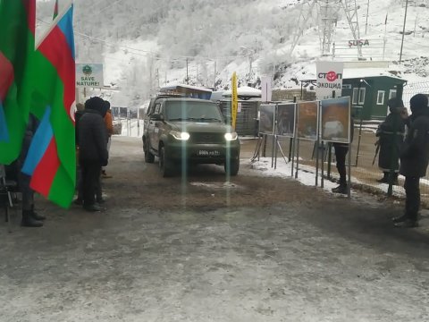 Sülhməramlıların daha bir maşını Laçın yolundan keçdi