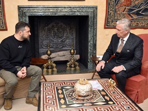 Zelenski Krala “Su-25”in qalıqlarını hədiyyə etdi - FOTO