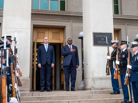 Pentaqon rəhbəri gürcüstanlı həmkarı ilə görüşdü