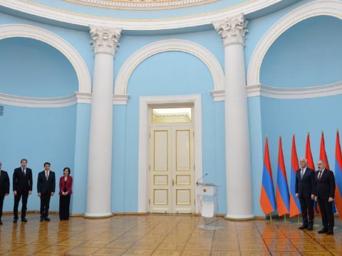 Paşinyan prezidentlə birgə yeni nazirləri qəbul etdi - And içdilər