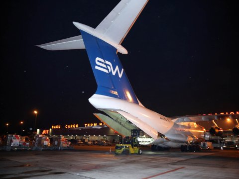 Mehriban Əliyevanın göstərişi ilə daha bir yardım təyyarəsi Türkiyəyə yola düşdü - FOTOLAR