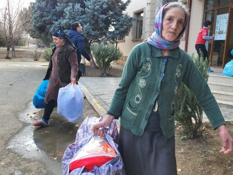 Məcburi köçkünlər yardım kampaniyasa qoşuldular - FOTOLAR