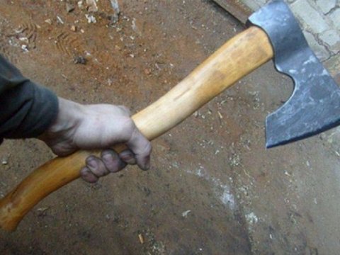 9-cu sinif şagirdi balta ilə məktəblilərə hücum etdi